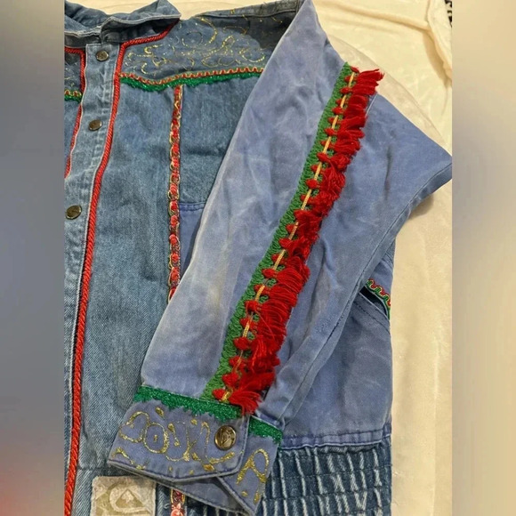 VTG Quiksilver Distressed Ugly Christmas Denim Jacket Tacky Kitsch Unique Fun - Picture 3 of 16